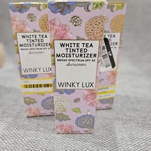 WINKY LUX White Tea Tinted Moisturizer with Floral Packaging